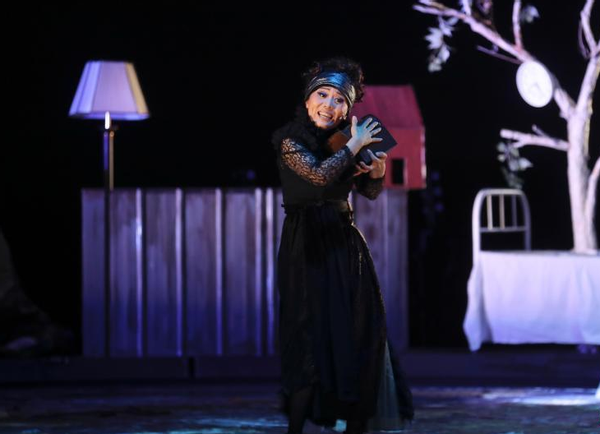 吴琼|59岁吴琼近照太消瘦，脸窝太凹陷像是疤痕，比小15岁丈夫显老不少