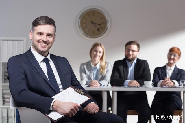 学霸|面试官:“水”字加一笔是什么字?学霸答不出,学渣机智回答录用