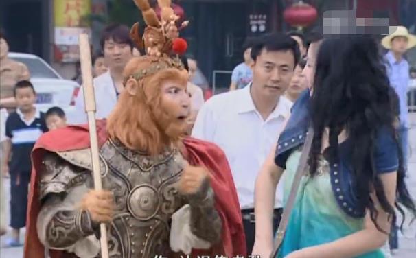 阳台养花匠|评分从3.6直冲8.3，《魔幻手机》为何被00后封神