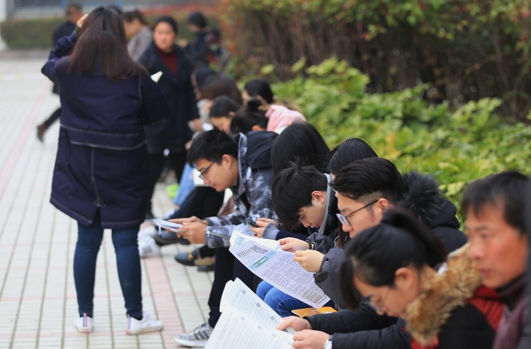 大学|为什么有些穷人家孩子不去考公务员？难道是不想吗？现实往往残酷