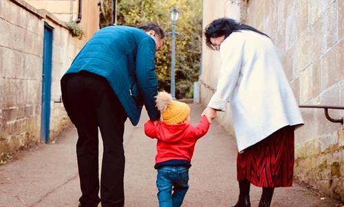 舜网 如果不是孙女来陪床，爷爷的病早就该好了！看到爷爷的表情一脸无奈