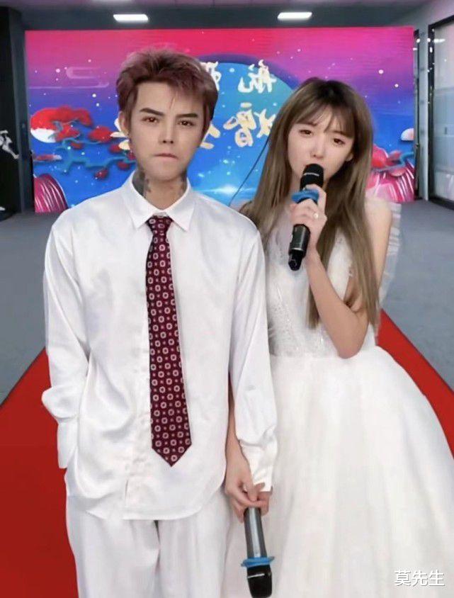 带货|网红称520万订婚女友，订婚现场秒变带货，三支口红50元谁敢用？