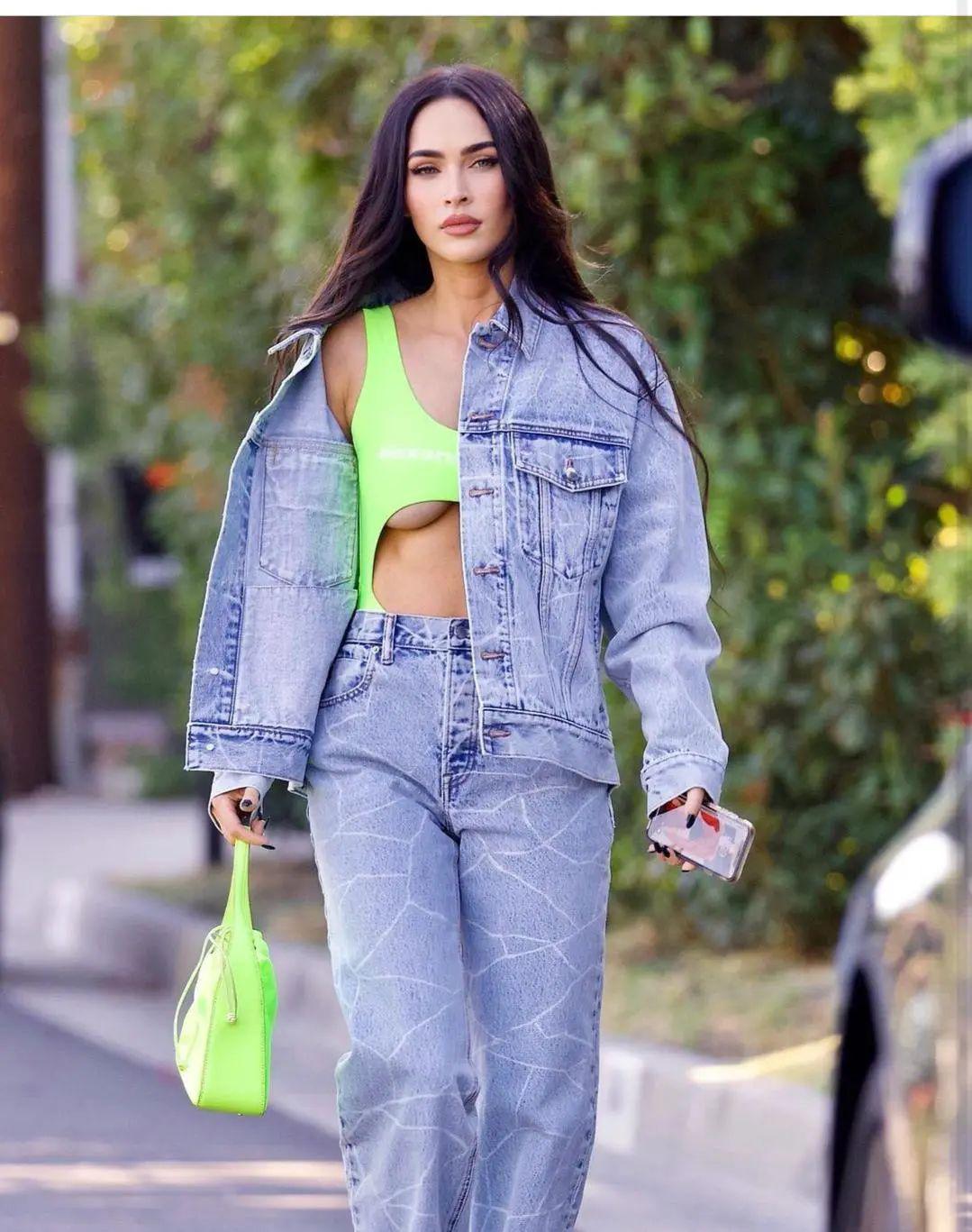 梅根·福克斯|辣妹鼻祖重出江湖，35岁梅根裙装造型又拽又撩，诠释极致性感