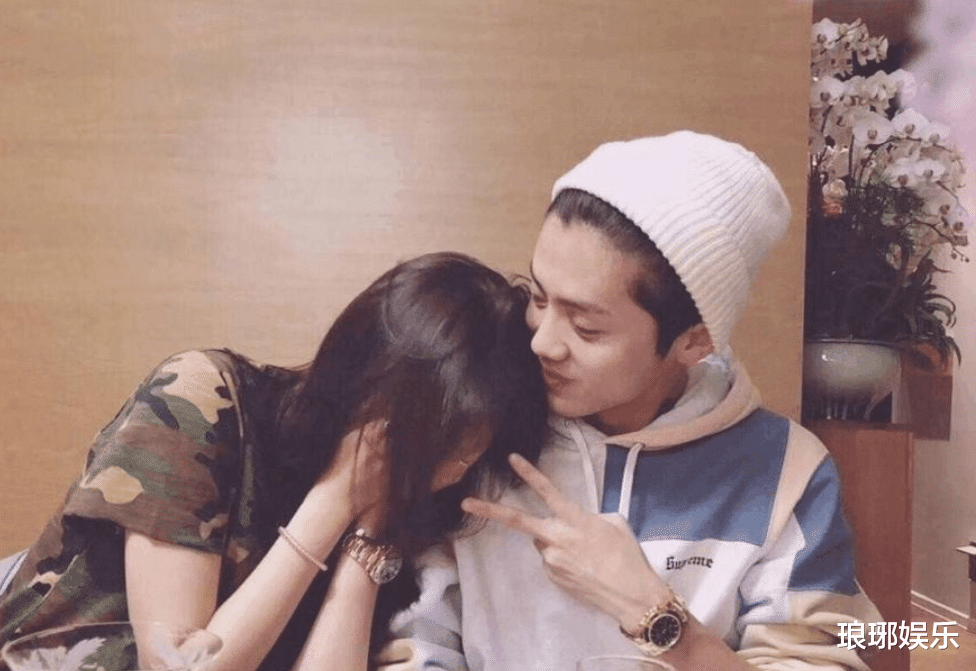 鹿晗|网曝关晓彤鹿晗去年已分手，多处细节引热议，其实早有端倪