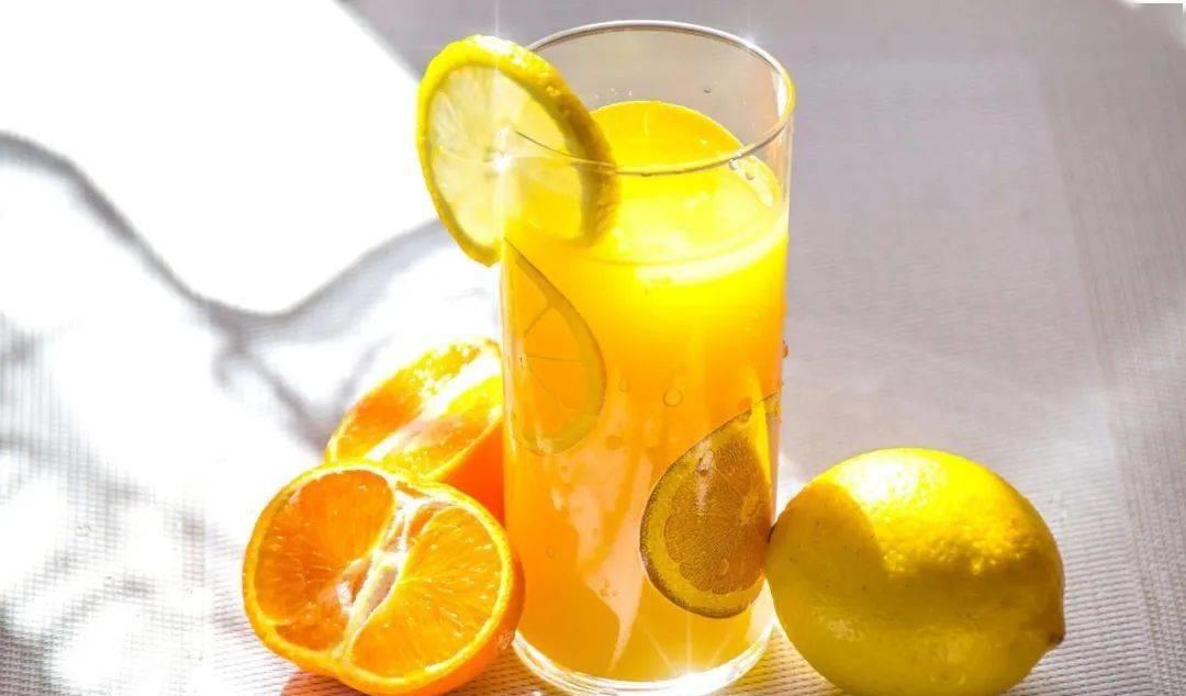 血糖|血糖高的人,建议睡前喝一杯水吗?平时这3种“水”尽量少喝