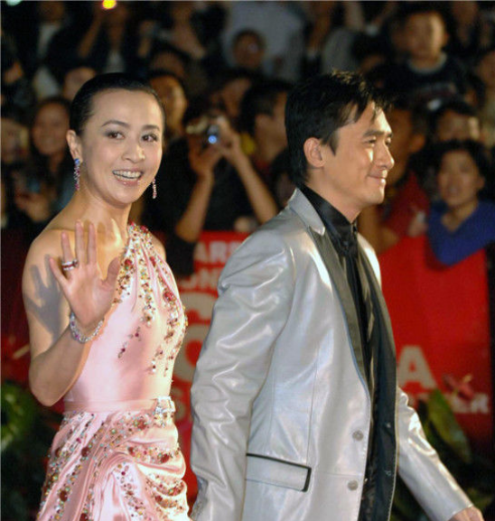 赵薇|55岁刘嘉玲怀孕了?晒照身材臃肿孕肚明显,亿万家产终于后继有人