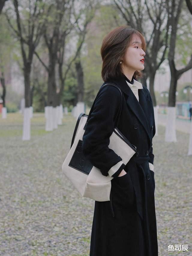 鱼司辰 初冬的正确打开方式，大衣+靴子才是王炸组合，简直太保暖