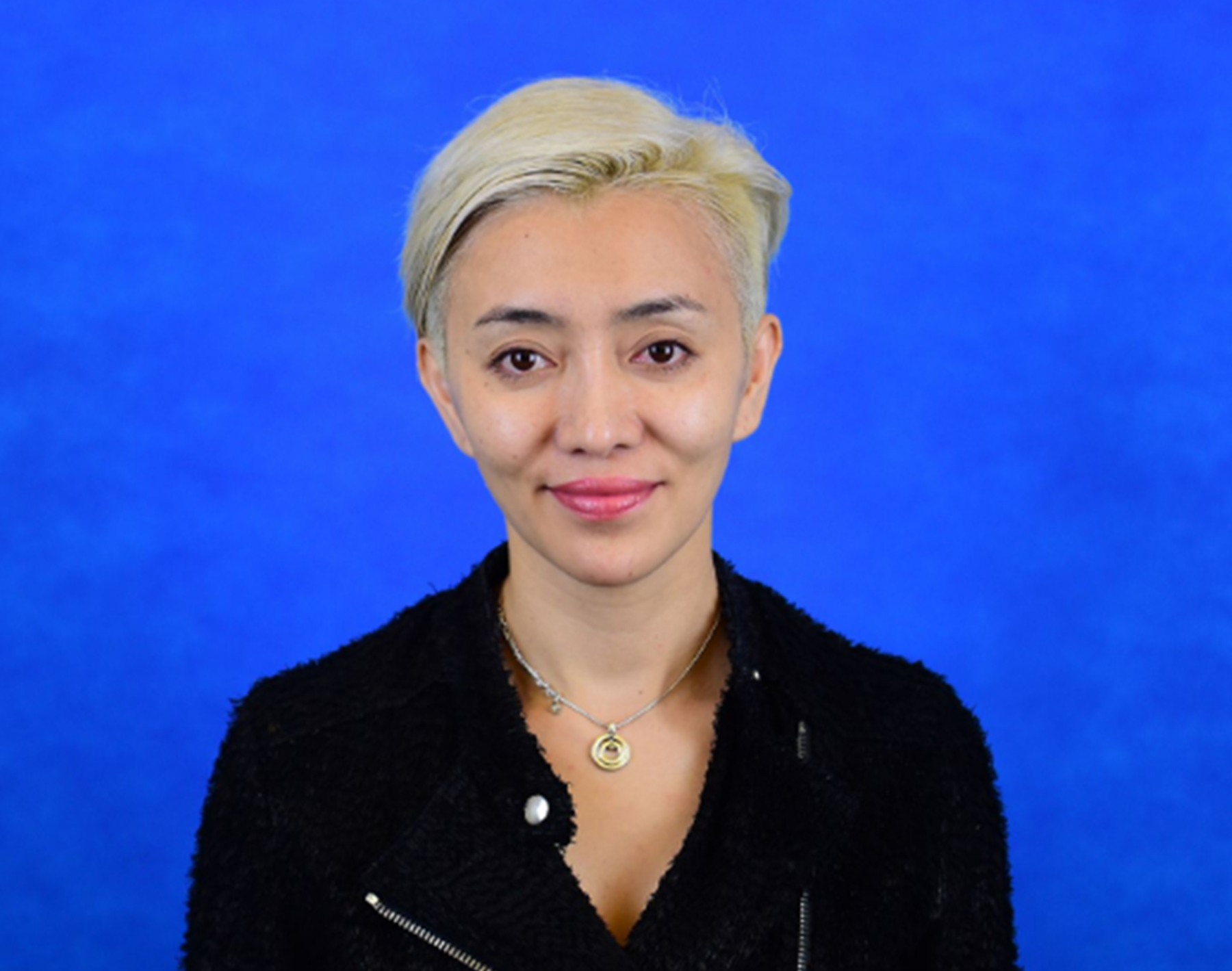 梅艳芳|几十次整容变“梅艳芳”，四处捞金月入十万，刘德华见她崩溃大哭