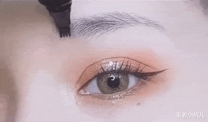 纹眉|为什么普通女生喜欢纹眉，而女明星却很少纹？看完你还想纹吗？