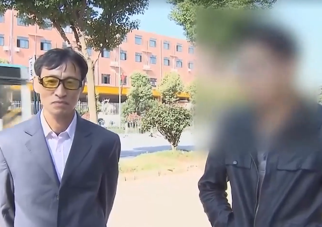 男子离家14年不闻不问,晚年舔着脸回来要赡养,却只看到一片废墟