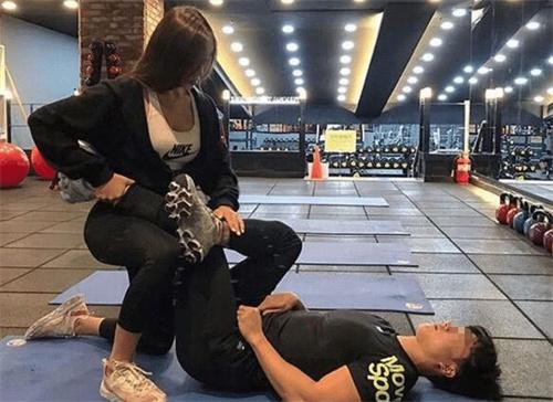 上海健身房勒索案:24岁健身教练恋上55岁富婆,却照片勒索10万元
