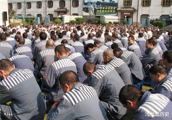 死刑犯 我国的死刑犯在被执行枪决时，为何必须要跪着？原因其实很简单