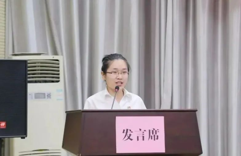 兜妈爱叨叨|“我父母是收废品的”女孩一句话获百万点赞，自信的女孩超可爱