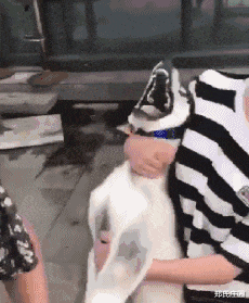 酒店卫生间开始有这种椅子了？这是用来干什么的？