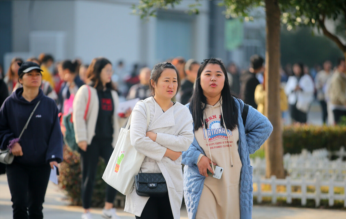 90后|高学历人才大量涌入，师范生被抢饭碗，专业优势已不再吃香