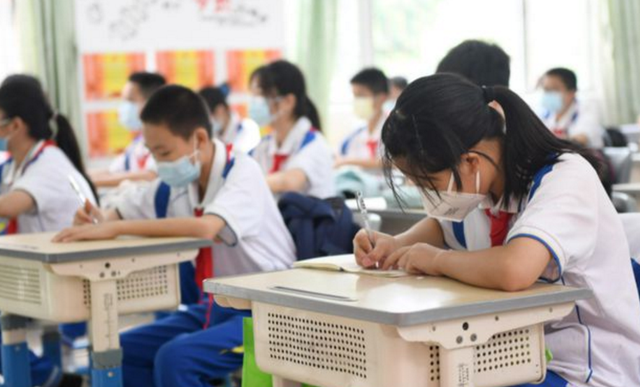 梓琪育儿说|30年老教师坦言，英语成绩在“120分”以上的学生，都有3大特征