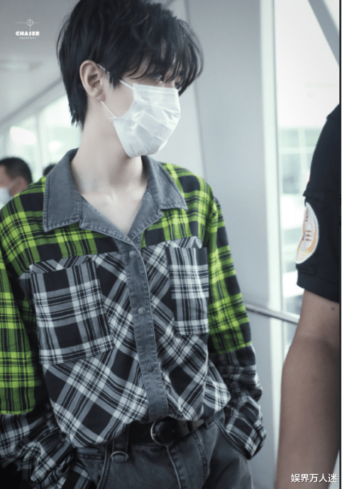 杨紫|10位从头到脚都白的男星：腿又细又白，女生都不敢和他们合影