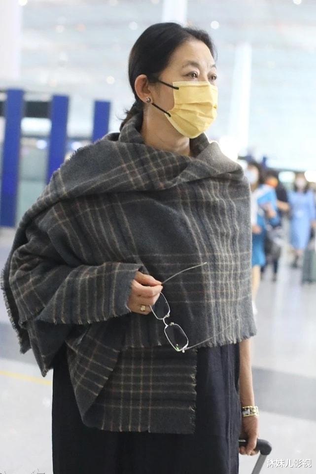 倪萍 倪萍的真实容颜,脸上黄斑皱纹瑕疵多,62岁减肥瘦身也不漂亮!