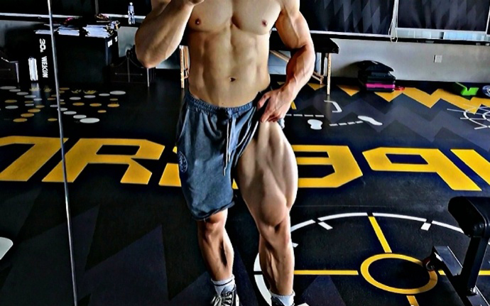 健身圈一哥|健身私教一身腱子肉,胸肌打造成巨无霸,翘臀堪比偶像苏炳添!