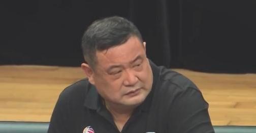 山东男篮|无奈还是不职业？山东高速男篮与徐长锁的槽点，成了球员的痛点