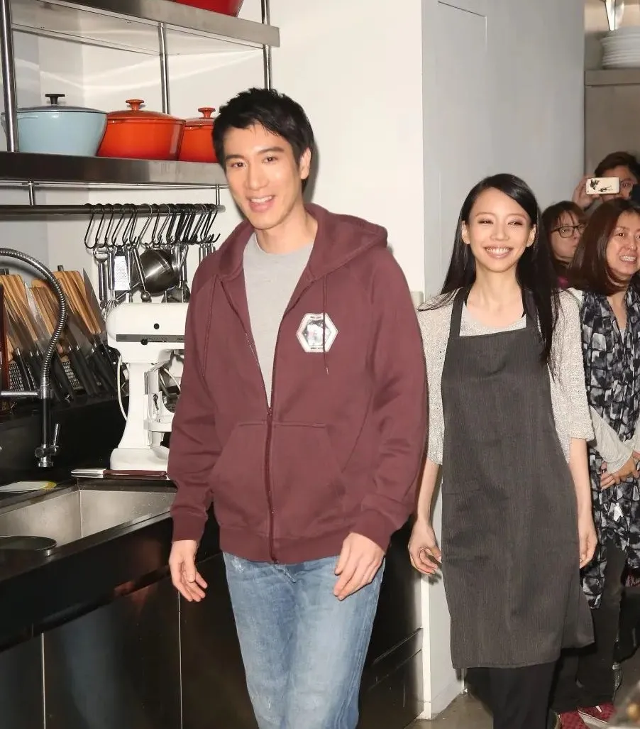 孙芮|王力宏近况：连夜跑路，机场欲撞记者，老爹现身支持，前妻再爆料