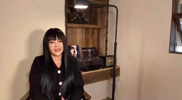 千百惠|“不要把我称为‘爱国艺人’”