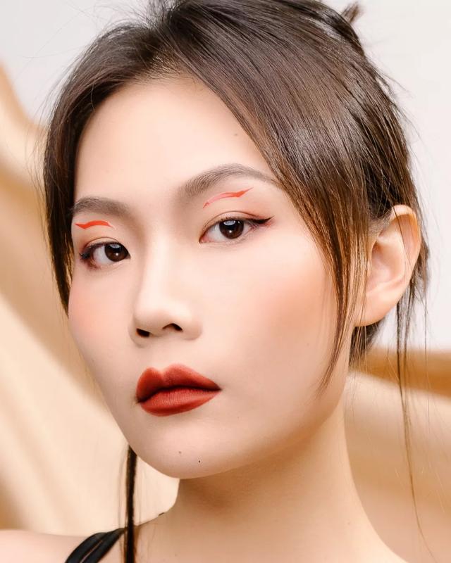 医美 女明星人手一个！眼线贴火出圈了？这期美妆贴纸种草请收好