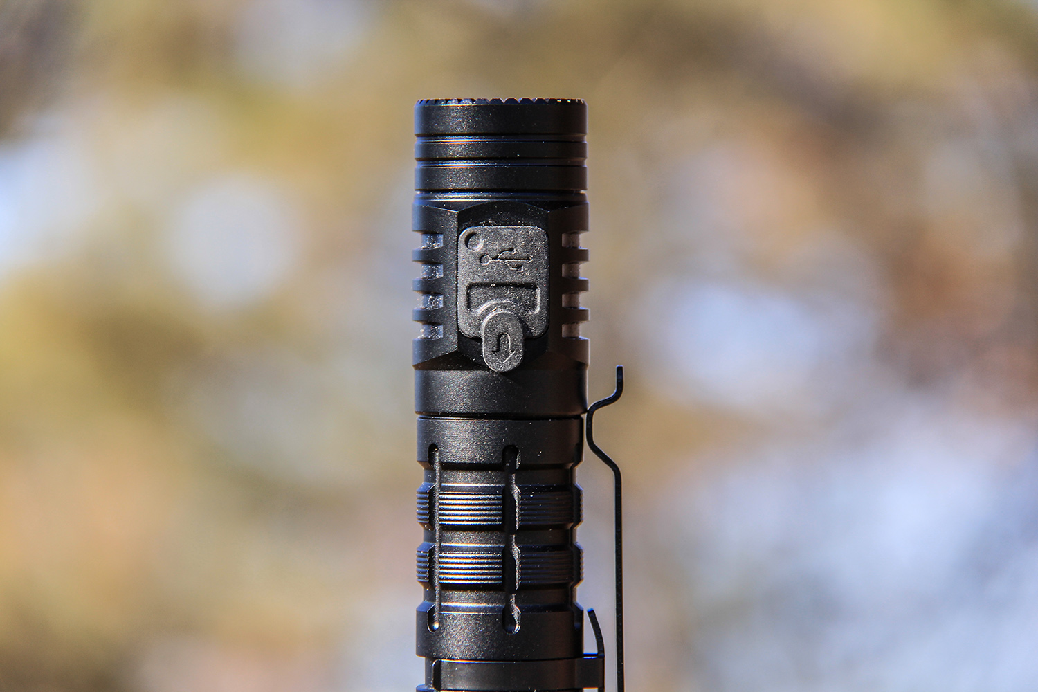 电池|明亮便携颜值高,手电就选务本新品C2