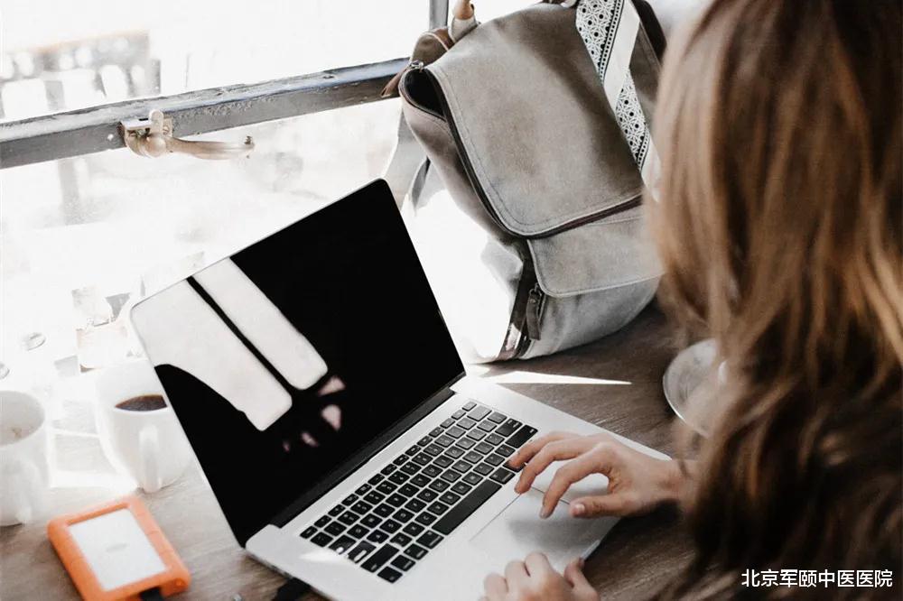 北京军颐中医医院|帕金森年轻化ing,你感到害“帕”了吗?