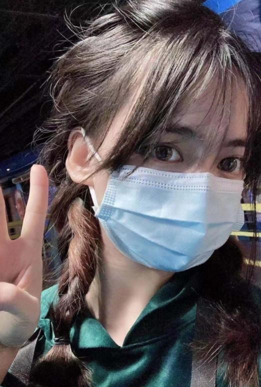桃小菁的|QG刺痛停播并非重返KPL！而是找漂亮妹子联动一块直播
