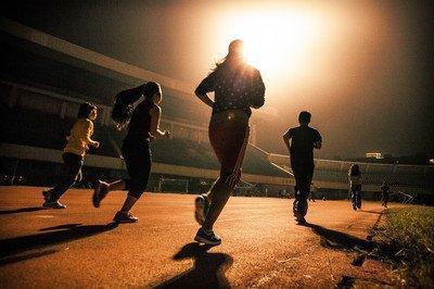 铠甲护士|45岁成都一男子,每晚坚持夜跑5公里,3年后,身体有哪些变化?