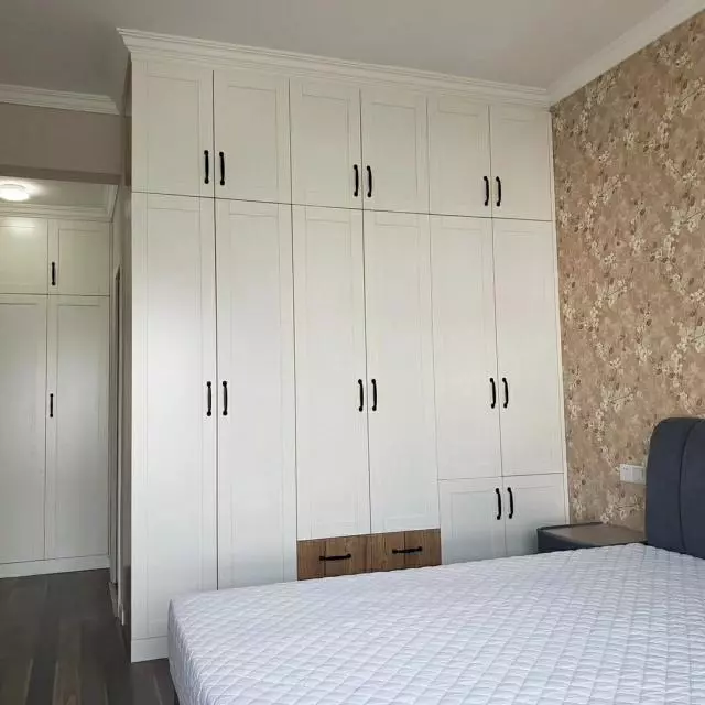 老公坚持请装修装修公司装修，餐厅设卡座，电视墙贴壁纸，晒晒！