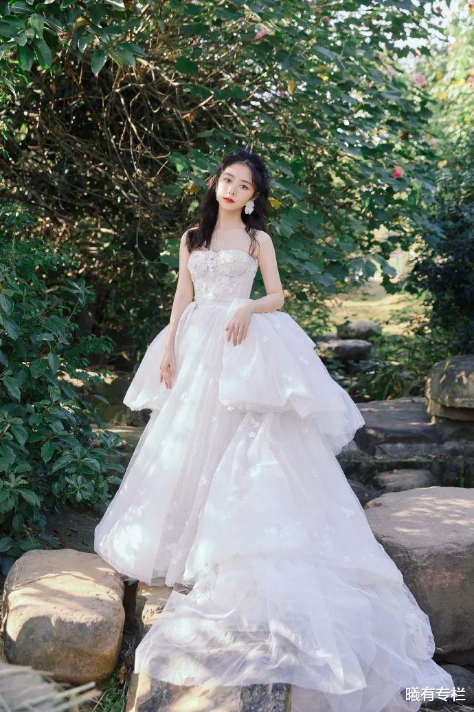 谭松韵|为啥30岁的谭松韵演高中生不招人烦？