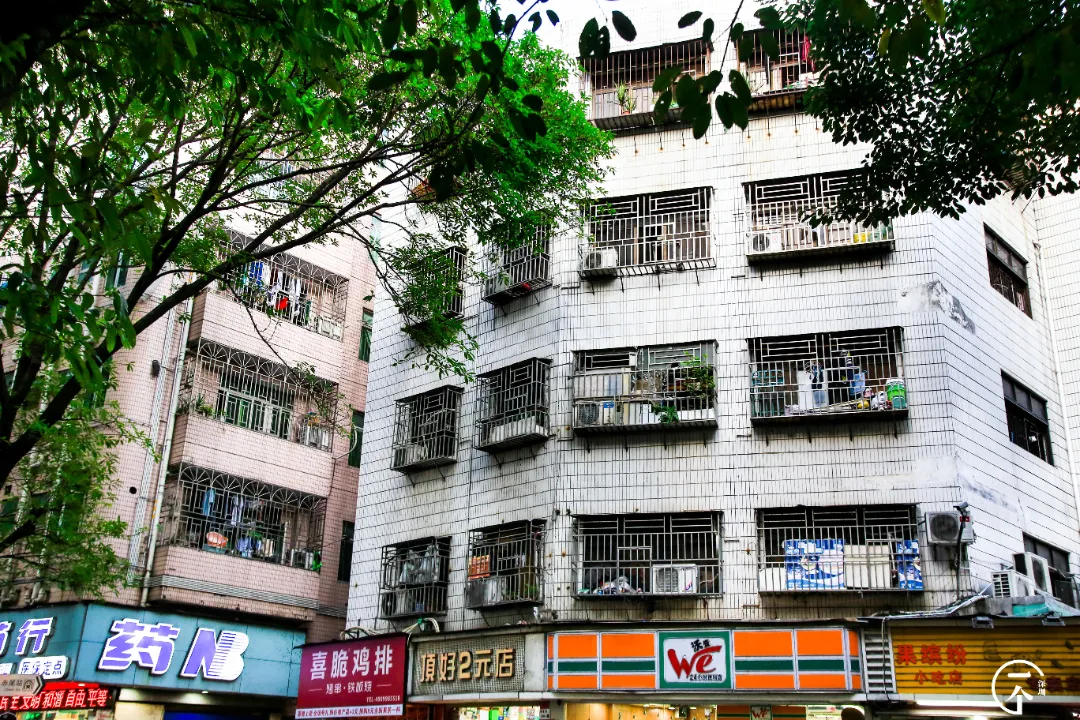 潮汕|深圳“老板村”，身家上千万，租2000元单间？