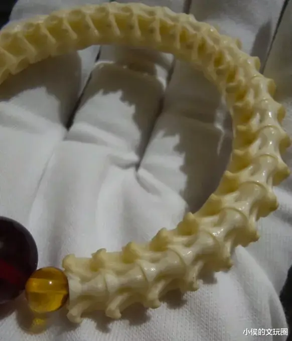 文玩|蛇骨能辟邪?还能盘出牛筋红?