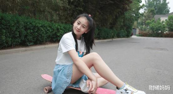 田亮|田亮女儿被指“发育太猛”，12岁已经超过1米7，大长腿很漂亮