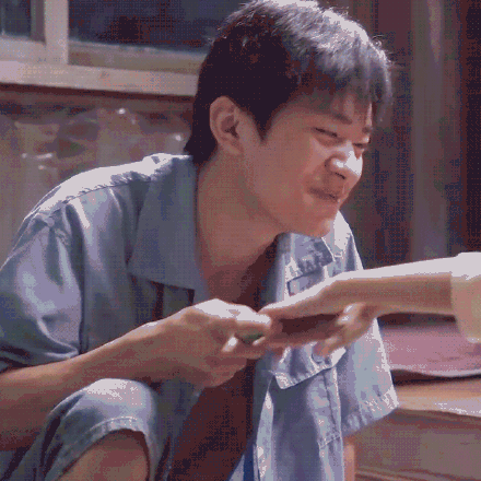 哈琳|#哈琳给睡着的易烊千玺擦口水#这种小细节好戳人