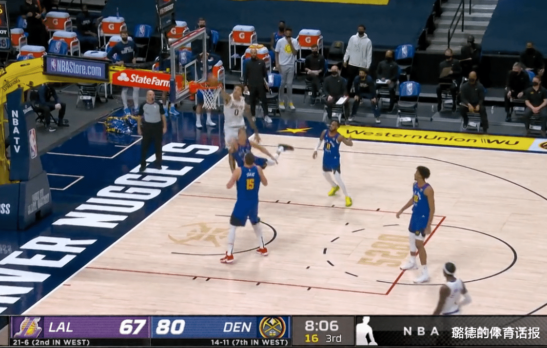 库兹马|12中8，湖人19分惨败库兹马仍该夸，老詹也有了自己的罗德曼