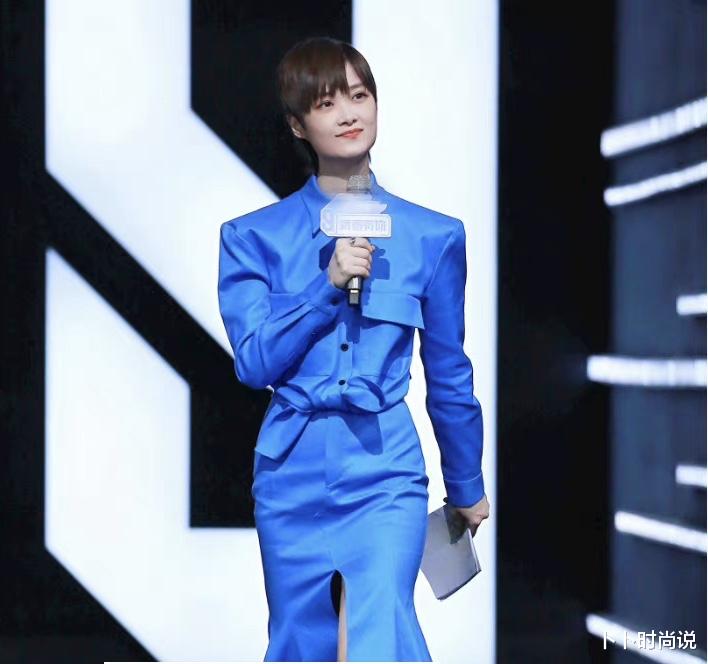 李宇春|李宇春终于穿的像个女人，想不到她穿裙子气质惊艳，早该这样穿了