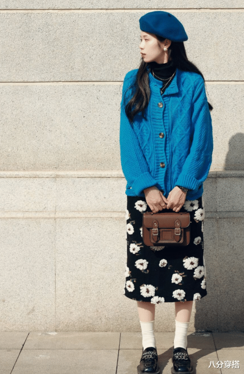 八分穿搭 “针织衫+半身裙”才是秋冬标配，穿上保暖还优雅，时髦百搭