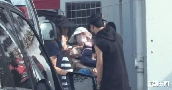 谢娜|谢娜重回《快本》上班后，再接手新综艺，受邀主持中秋晚会强势复出