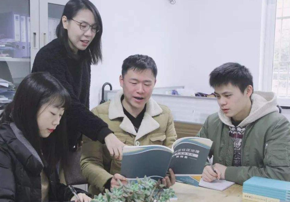 青年教师|读研后才知道，保研生和考研生的区别，难怪导师也会有偏爱