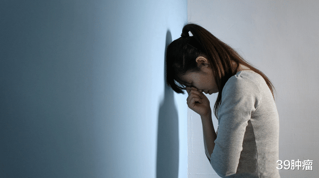 39肿瘤|29岁女子不痛不痒,确诊甲状腺癌,医生叹息:身体早有提示,被忽视了