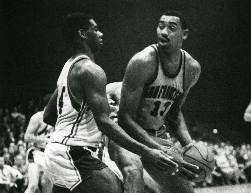 張伯倫|美媒列出了聯(lián)盟歷史上50個(gè)單月場(chǎng)均得分最高的完整列表，現(xiàn)役三人