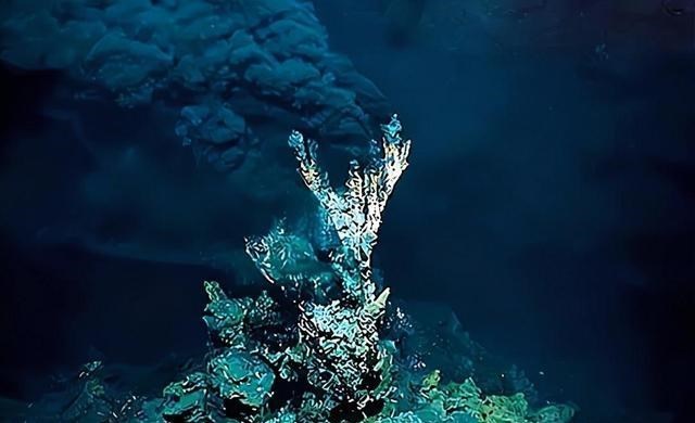 基因 马里亚纳海沟深度超过一万米，那里的温度怎么样？水还是液态吗？