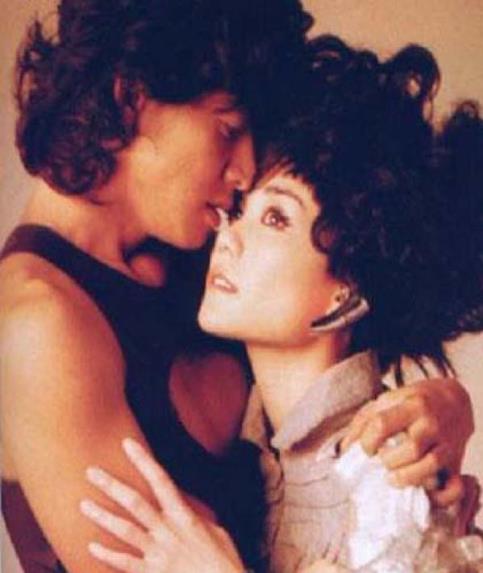 包贝尔|26年前得不到王菲，26年后就去撩她女儿！网友：通“吃”两代明星