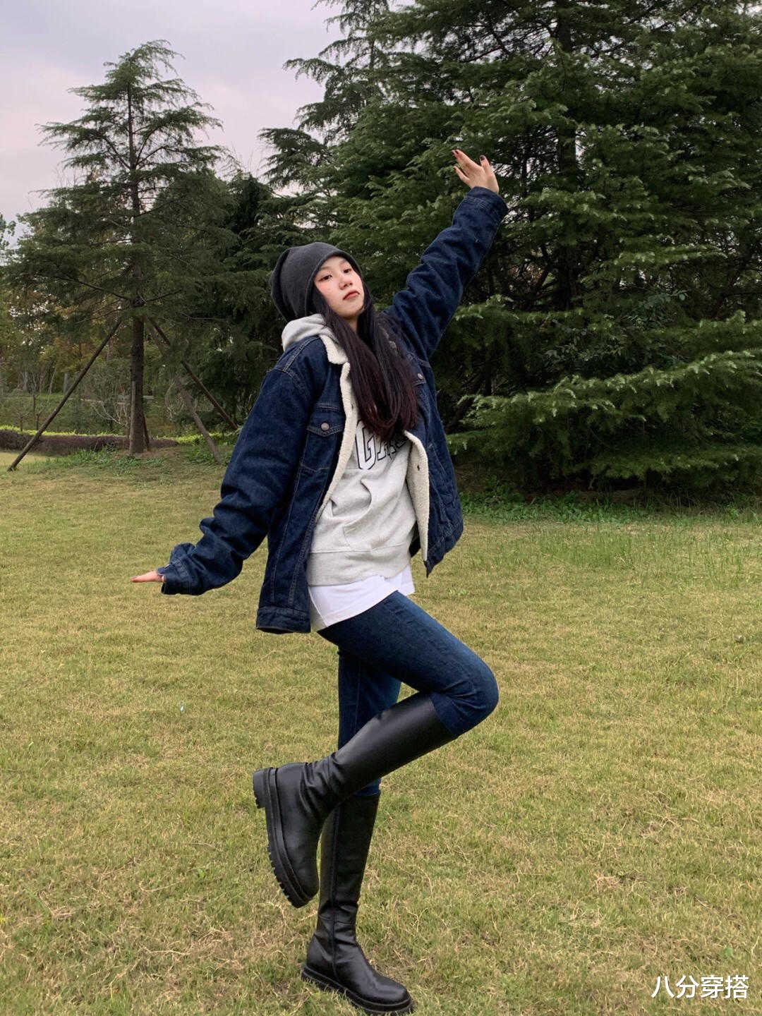 八分穿搭 秋冬厚外套怎么搭？加绒牛仔外套搭配紧身牛仔裤，保暖又洋气