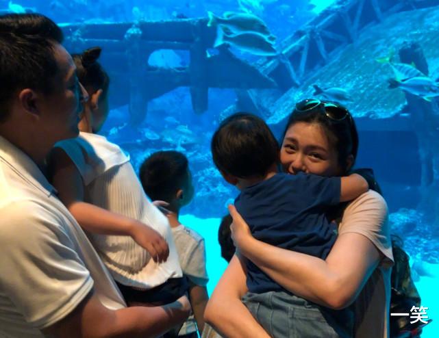 大S|大S宣布离婚后，S妈首晒与女儿合照表达心声，离婚原因终曝光