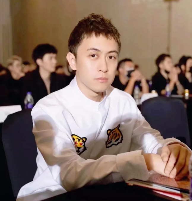 刘涛|“沪上皇”秦奋一出手，“洗剪吹”也瞬间高大上了！