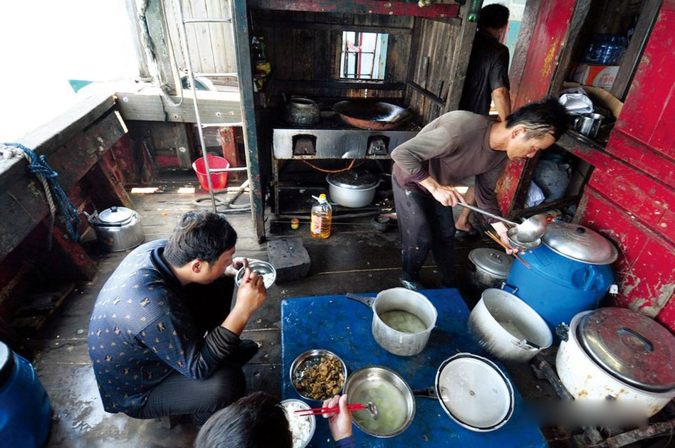 高血压|男子深夜腹痛，胃病离世，医生：吃一口等于8个塑料袋，早忌口